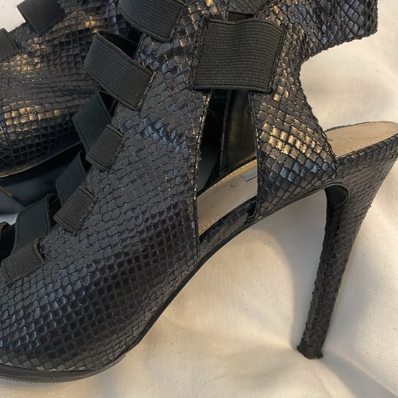 Authentic Guess Python Embossed Caged Pumps size 9 1/2 - Picture 10 of 11
